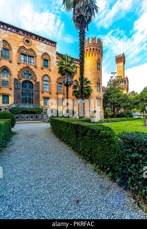 Italien Piemont Busca Castello del Roccolo und Park Stockfoto