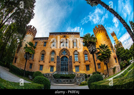 Italien Piemont Busca Castello del Roccolo und Park Stockfoto