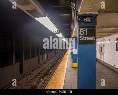 New York City, USA - 10. September 2018: Die U-Bahn Station 81 Street, das Museum für Naturkunde. Stockfoto