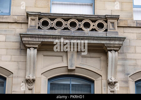 Architektonische Details im kleinen Deutschland, Bradford, West Yorkshire, England. Stockfoto