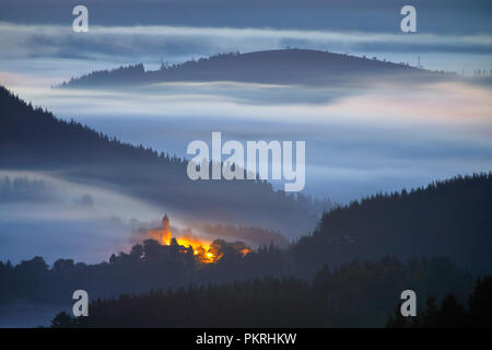 Erstaunlich Sonnenaufgang über Aramaio Tal (Alava, Baskenland) Stockfoto