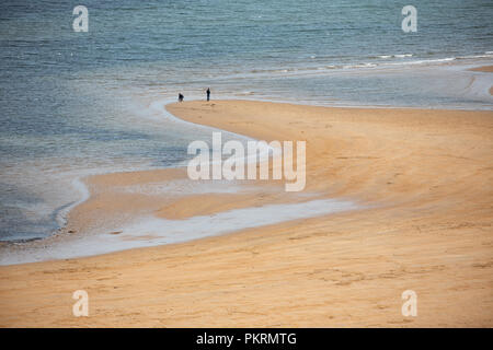 Die Leute am Strand der Nordsee in der Nähe von St Andrews in Schottland Stockfoto