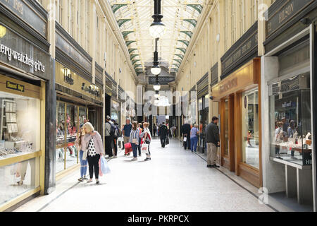 Glasgow's Jewellery Quarter in der Argyll Arcade, zwischen Argyle Street und der Buchanan Street in der Mitte der Stadt, in Schottland, Großbritannien Stockfoto