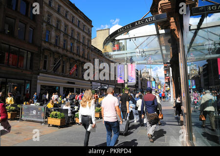 Der Eingang zum Argyll Arcade auf der belebten Hauptstraße Buchanan Street, im Stadtzentrum von Glasgow, Schottland, Großbritannien Stockfoto
