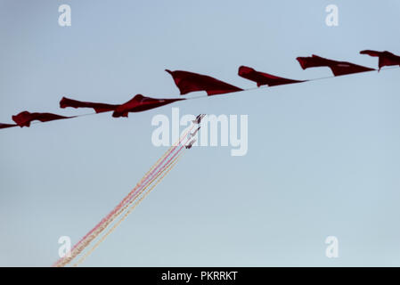 Izmir, Türkei - September 9, 2018. Solo Turk führt eine Air Show über Izmir Himmel am Tag der Unabhängigkeit Izmir. Stockfoto