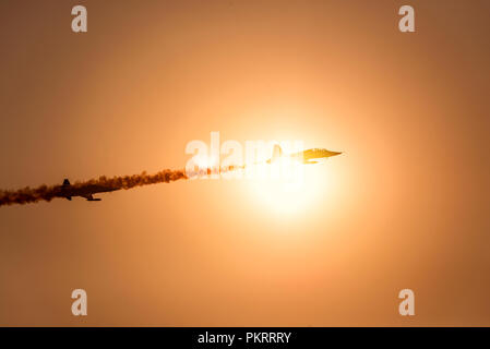 Izmir, Türkei - September 9, 2018. Solo Turk führt eine Air Show über Izmir Himmel am Tag der Unabhängigkeit Izmir. Stockfoto