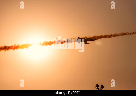 Izmir, Türkei - September 9, 2018. Solo Turk führt eine Air Show über Izmir Himmel am Tag der Unabhängigkeit Izmir. Stockfoto