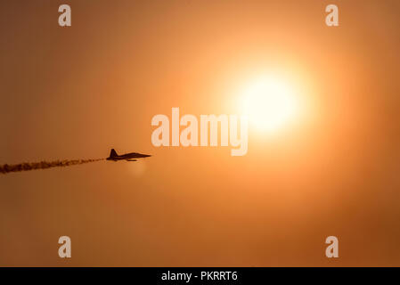 Izmir, Türkei - September 9, 2018. Solo Turk führt eine Air Show über Izmir Himmel am Tag der Unabhängigkeit Izmir. Stockfoto