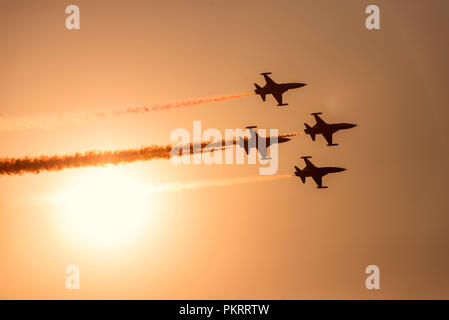 Izmir, Türkei - September 9, 2018. Solo Turk führt eine Air Show über Izmir Himmel am Tag der Unabhängigkeit Izmir. Stockfoto