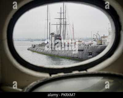 San Diego, Aug. 2: Außenansicht des berühmten B-39 U-Boot aus dem Fenster der Maritime Museum am Aug 2, 2014 in San Diego, Kalifornien Stockfoto