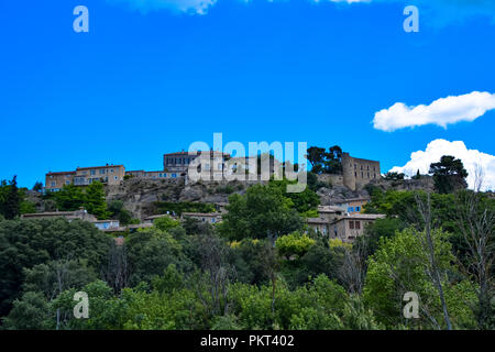 Blick auf das Bergdorf von Menerbes im Luberon Region Provence, Frankreich Stockfoto