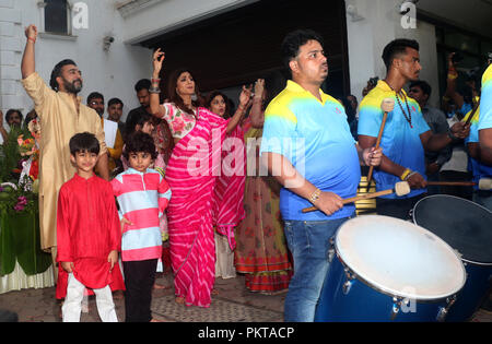 Mumbai, Indien, 14. Sep 2018: Raj Kundra und Shilpa Shetty's Ganpati bisharjon an Ihrem ressident in Juhu, Am 14 Sep 2018 Mumbai. Foto von Prodip guha Credit: prodip Guha/Alamy leben Nachrichten Stockfoto