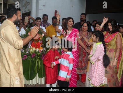 Mumbai, Indien, 14. Sep 2018: Raj Kundra und Shilpa Shetty's Ganpati bisharjon an Ihrem ressident in Juhu, Am 14 Sep 2018 Mumbai. Foto von Prodip guha Credit: prodip Guha/Alamy leben Nachrichten Stockfoto