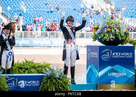 Tryon, USA. 14. September 2018. 3. Platz. Charlotte Dujardin. GBR. Auf dem Podium. FEI World einzelne Meisterschaft. Grand Prix Special. Dressur. Tag 4. World Equestrian Games. WEG 2018 Tryon. North Carolina. USA. 14.09.2018. Credit: Sport in Bildern/Alamy leben Nachrichten Stockfoto