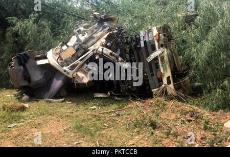 Hanoi. 15 Sep, 2018. Foto auf Sept. 15, 2018 wird der Ort eines Verkehrsunfalls in Vietnams Lai Chau Provinz. Ein Lkw stürzte in eine inter-provinziellen Trainer in Vietnams nördlichen gebirgigen Lai Chau Provinz am Samstag, den Tod von 12 Menschen getoetet und drei andere, die provinzielle Polizei sagte. Credit: VNA/Xinhua/Alamy leben Nachrichten Stockfoto