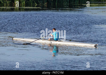 Northampton. Großbritannien Wetter. 15. September 2018. Mitglieder der Northampton Ruderclub auf ther Fluss Nene heute Morgen im hellen, sonnigen Wetter. Credit: Keith J Smith./Alamy leben Nachrichten Stockfoto