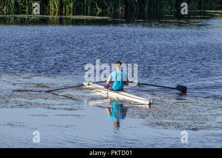 Northampton. Großbritannien Wetter. 15. September 2018. Mitglieder der Northampton Ruderclub auf ther Fluss Nene heute Morgen im hellen, sonnigen Wetter. Credit: Keith J Smith./Alamy leben Nachrichten Stockfoto