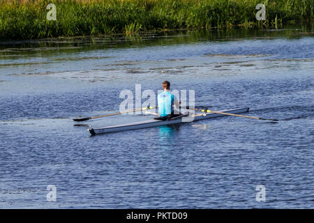 Northampton. Großbritannien Wetter. 15. September 2018. Mitglieder der Northampton Ruderclub auf ther Fluss Nene heute Morgen im hellen, sonnigen Wetter. Credit: Keith J Smith./Alamy leben Nachrichten Stockfoto