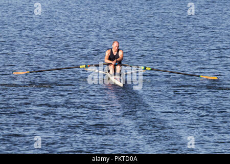 Northampton. Großbritannien Wetter. 15. September 2018. Mitglieder der Northampton Ruderclub auf ther Fluss Nene heute Morgen im hellen, sonnigen Wetter. Credit: Keith J Smith./Alamy leben Nachrichten Stockfoto