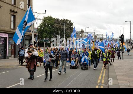 Glasgow, Schottland, Großbritannien. 15, September, 2018. Glasgow, Schottland, Großbritannien. Ein 'March für die Unabhängigkeit", "Ein Clan - ein Ziel" ging durch die Innenstadt Straßen dieser Samstag Morgen für ein zweites Referendum. Quelle: Douglas Carr/Alamy leben Nachrichten Stockfoto