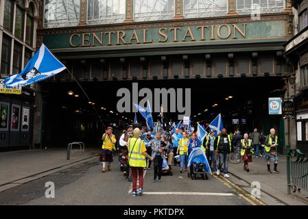 Glasgow, Schottland, Großbritannien. 15, September, 2018. Glasgow, Schottland, Großbritannien. Ein 'March für die Unabhängigkeit", "Ein Clan - ein Ziel" ging durch die Innenstadt Straßen dieser Samstag Morgen für ein zweites Referendum. Quelle: Douglas Carr/Alamy leben Nachrichten Stockfoto