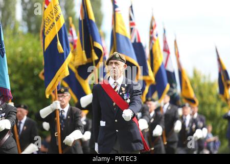 Worcester, Worcestershire, Großbritannien. 15. September 2018. Mitglieder der Royal British Legion März mit Farben auf das Trommelfell Service bei Gheluvelt Park, Worcester. Peter Lopeman/Alamy leben Nachrichten Stockfoto