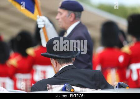 Worcester, Worcestershire, Großbritannien. 15. September 2018. Ein ex-Soldat trägt eine Melone am Trommelfell Service bei Gheluvelt Park, Worcester. Peter Lopeman/Alamy leben Nachrichten Stockfoto