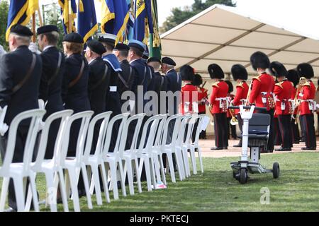 Worcester, Worcestershire, Großbritannien. 15. September 2018. Ein Mobility Scooter ist hinter alten ex-Soldaten am Trommelfell Service bei Gheluvelt Park, Worcester. Peter Lopeman/Alamy leben Nachrichten Stockfoto
