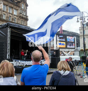 Glasgow, Schottland. 15. September 2018. Eine Menge von Demonstranten am George Square als Teil des März für die Unabhängigkeit. Stockfoto