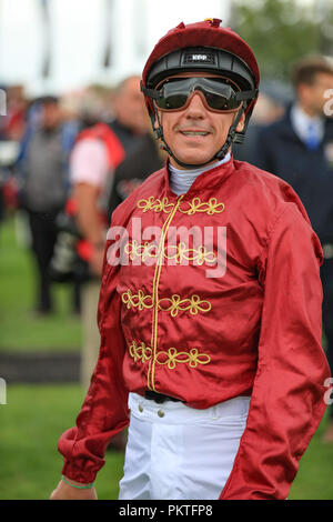 Doncaster, Großbritannien. 15 Sep 2018, Doncaster Racecourse, Doncaster, England; 2018 St Leger Festival William Hill St Leger Tag, 13,50 William Hill Portland Handicap, L. Dettori wartet für seine in der 13,50 Berg; Quelle: News Images/Alamy leben Nachrichten Stockfoto