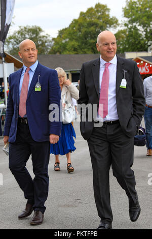 Doncaster, Großbritannien. 15 Sep 2018, Doncaster Racecourse, Doncaster, England; 2018 St Leger Festival William Hill St Leger Tag, Racing Vorschau, Herren Racegoers in Doncaster Racecourse ankommen auf Leger Tag; Quelle: News Images/Alamy leben Nachrichten Stockfoto