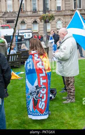 Glasgow, Schottland, Großbritannien. 15. September 2018. Kampagne zur Unterstützung der schottischen Unabhängigkeit Marsch durch die Straßen von Glasgow. Die Kundgebung wurde von der Gruppe Hoffnung über Furcht organisiert und mit dem Namen dieses Mal ist es ja. Der März war von der Gruppe Saor Alba organisiert und reiste von Clyde Ort durch die Stadt die Rallye auf dem George Square zu verbinden. Credit: Skully/Alamy leben Nachrichten Stockfoto