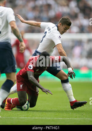 (180915) -- LONDON, Sept. 15, 2018 (Xinhua) - Liverpool Sadio Mähne (C) Mias mit Tottenham Hotspur ist Harry Winks während der Englischen Premier League Match zwischen den Tottenham Hotspur und Liverpool im Wembley Stadion in London, Britain on Sept. 15, 2018. Liverpool gewann 2-1. (Xinhua / Han Yan) für die redaktionelle Verwendung. Nicht FÜR DEN VERKAUF FÜR MARKETING ODER WERBEKAMPAGNEN. Keine VERWENDUNG MIT NICHT AUTORISIERTEN Audio-, Video-, Daten-, SPIELPLÄNE, Verein/LIGA LOGOS ODER "LIVE" Dienstleistungen. IN-MATCH VERWENDUNG BESCHRÄNKT AUF 45 Bilder, kein Video EMULATION ONLINE. Keine VERWENDUNG IN Wetten, Spiele oder einzelne Verein/Liga/PLAYER PUBLIKATIONEN. Stockfoto