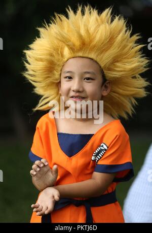 Kathmandu, Nepal. 15 Sep, 2018. Ein Kind im Kostüm lächelt Comic Con 2018 Nepal in Kathmandu, Nepal, Sept. 15, 2018 bekleidet. Credit: Sunil Sharma/Xinhua/Alamy leben Nachrichten Stockfoto