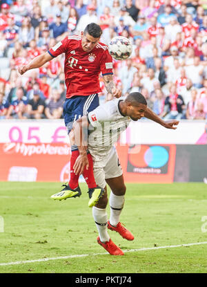 München, Deutschland. 15. Sep 2018. FC Bayern München, München, 15. September 2018 James RODRIGUEZ, FCB 11 schießen Ziel für 3-1, Jonathan TAH, Lev 4 FC BAYERN MÜNCHEN - Bayer 04 Leverkusen - DFL-Bestimmungen verbieten die Verwendung von Fotografien als BILDSEQUENZEN und/oder quasi-VIDEO - 1. Deutsche Fussball Liga, München, 15. September 2018, Saison 2018/2019, Spieltag 1 © Peter Schatz/Alamy leben Nachrichten Stockfoto