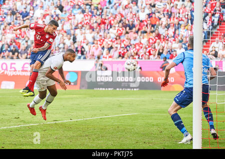 München, Deutschland. 15. Sep 2018. FC Bayern München, München, 15. September 2018 James RODRIGUEZ, FCB 11 schießen Ziel für 3-1, Jonathan TAH, Lev 4 FC BAYERN MÜNCHEN - Bayer 04 Leverkusen - DFL-Bestimmungen verbieten die Verwendung von Fotografien als BILDSEQUENZEN und/oder quasi-VIDEO - 1. Deutsche Fussball Liga, München, 15. September 2018, Saison 2018/2019, Spieltag 1 © Peter Schatz/Alamy leben Nachrichten Stockfoto