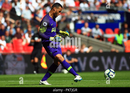 London, Großbritannien. 15. Sep 2018. torwart Michel Vorm von Tottenham Hotspur in Aktion. EPL Premier League match, Tottenham Hotspur gegen Liverpool im Wembley Stadion in London am Samstag, den 15. September 2018. Dieses Bild dürfen nur für redaktionelle Zwecke verwendet werden. Nur die redaktionelle Nutzung, eine Lizenz für die gewerbliche Nutzung erforderlich. Keine Verwendung in Wetten, Spiele oder einer einzelnen Verein/Liga/player Publikationen. pic von Steffan Bowen/Andrew Orchard sport Fotografie/Alamy leben Nachrichten Stockfoto