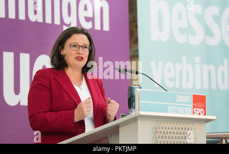 Offenbach, Hessen. 15 Sep, 2018. 15. September 2018, Deutschland, Offenbach: Andrea Nahles, der Vorsitzende der SPD, spricht an der offizielle Start der SPD Hessen Wahlkampf im Landkreis Offenbach Lounge. Die Wahlen in Hessen wird am 28. Oktober stattfinden. Credit: Silas Stein/dpa/Alamy leben Nachrichten Stockfoto