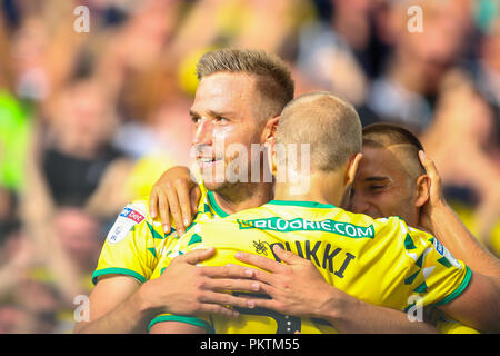 Carrow Road, Norfolk, Großbritannien. 15. Sep 2018. Sky Bet EFL Meisterschaft Norwich City v Middlesbrough; Norwich feiern Ihr gewinnendes Ziel. EDITORIAL NUR VERWENDEN Keine Verwendung mit nicht autorisierten Audio-, Video-, Daten-, Spielpläne, Verein/liga Logos oder "live" Dienstleistungen. Keine Verwendung in Wetten, Spiele oder einzelne Verein/Liga/player Publikationen und alle englischen Fußball-Liga Bilder unterliegen dem DataCo Lizenz Credit: Aktuelles Bilder/Alamy leben Nachrichten Stockfoto