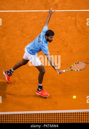 Kraljevo Sportstätte, Kraljevo, Serbien. 15 Sep, 2018. Tennis Davis Cup World Group, Play-off, Serbien gegenüber Indien; Rohan Bopanna (IND) liefert Credit: Aktion plus Sport/Alamy leben Nachrichten Stockfoto