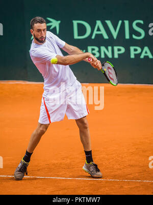 Kraljevo Sportstätte, Kraljevo, Serbien. 15 Sep, 2018. Tennis Davis Cup World Group, Play-off, Serbien gegenüber Indien; Nikola Milojevic (SRB) liefert Credit: Aktion plus Sport/Alamy leben Nachrichten Stockfoto