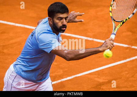 Kraljevo Sportstätte, Kraljevo, Serbien. 15 Sep, 2018. Tennis Davis Cup World Group, Play-off, Serbien gegenüber Indien; Rohan Bopanna (IND) liefert Credit: Aktion plus Sport/Alamy leben Nachrichten Stockfoto