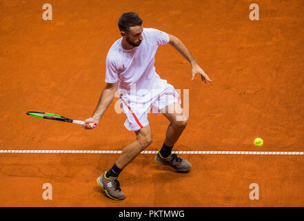 Kraljevo Sportstätte, Kraljevo, Serbien. 15 Sep, 2018. Tennis Davis Cup World Group, Play-off, Serbien gegenüber Indien; Nikola Milojevic (SRB) liefert Credit: Aktion plus Sport/Alamy leben Nachrichten Stockfoto