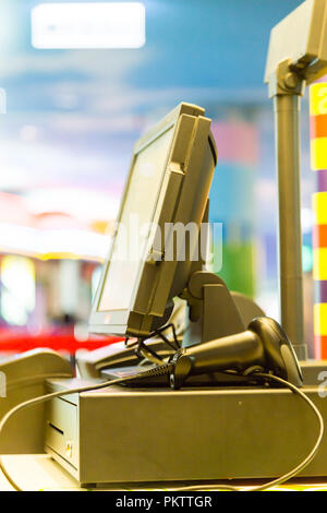 Electronic Point of sale Maschine mit bunten Hintergrund Stockfoto