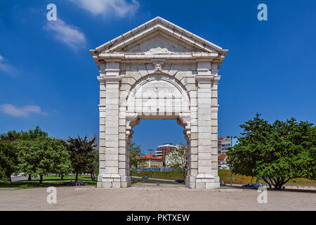 Arco das Portas de Sao Bento Triumphbogen in Praca de Espanha Square, Lissabon, Portugal. 18. Dorian Stil Stockfoto