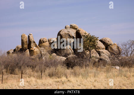 Straße in der Nähe des Etosha Park in Namibia Stockfoto