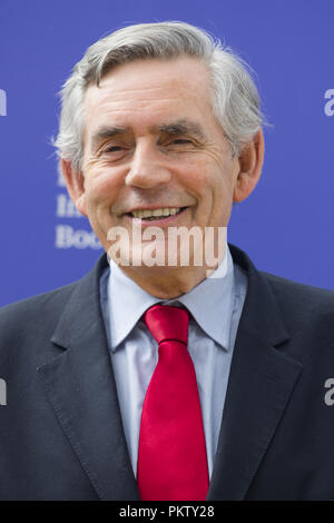 Gordon Brown stellt auf eine Kulisse auf dem Edinburgh Book Festival jährlich in Charlotte Square. Mit: Gordon Brown Wo: Edinburgh, Großbritannien Wann: 15 Aug 2018 Quelle: Euan Kirsche / WANN Stockfoto