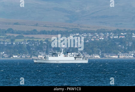 Greenock, Schottland, Großbritannien - 13 September, 2018: Die HMS Grimsby (M108) ist ein minehunter Sandown-Klasse der britischen Royal Navy und wurde hier gesehen, Hele Stockfoto