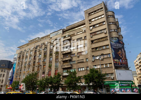 Typische mehrstöckigen Appartementhaus im Zentrum von Bukarest, Rumänien. Stockfoto