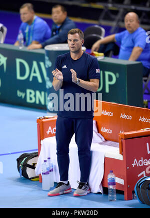 Großbritannien Kapitän Leon Smith sieht bei Tag zwei des Davis Cup Match im Emirates Arena, Glasgow. Stockfoto